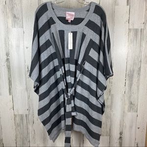 Romeo & Juliet Couture Cinched Poncho Gray Size M